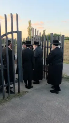 The Toldos Aharon Rebbe Shlit"a wishing Hagaon Hechasid R' Yosef Chaim Greenwald Shlit"a "gepoilt alles guts" after the Hisorerus Rachamim gathering at the tziyon in Liska