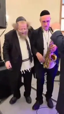Rosh Yeshiva R' Sholom Ber Sorotzkin Takes the Stage and Begins Singing "Utzu Eitza V'sufar"
