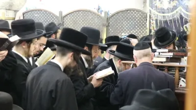 The Skulen Lakewood Rebbe's Trip to Eretz Yisroel