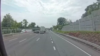 WATCH THE MOMENT: Tractor-Trailer Slams Into Overpass, Overturns On NYS Thruway Near Tappan Zee Bridge.