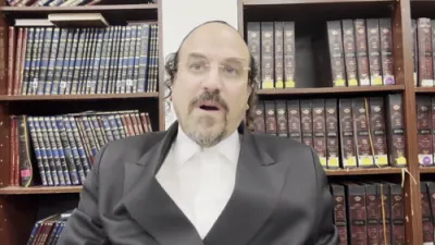 A Beautiful Story: "Whatever You Do, You Do For Yourself" - By Rabbi Eliyahu Schwartz at the Dirshu Amud Yomi Shiur, Maseches Yoma Daf 57