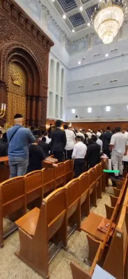 HaGaon Rav Yitzchak Dovid Grossman Shlit"a is seen singing the well-known niggun "Mah Shehaya Haya... Abba Techadesh Osi Legamrei".