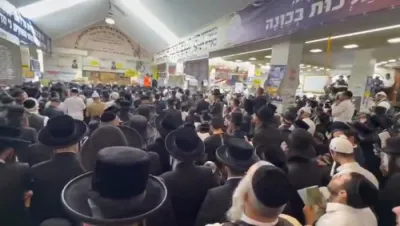 Video: Hundreds of Yidden This Motzaei Shabbos in Uman at Selichos