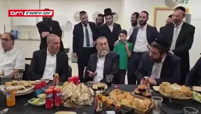 Gafni Refuses to Commit to Netanyahu, Takes Swipe at Shas During Rehovot Tour