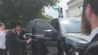 UPDATE: The Satmar Rebbe, Rav Ahron, arriving to the White House now joined by his son. The Rebbe refused to reply if he will recite a Bracha.