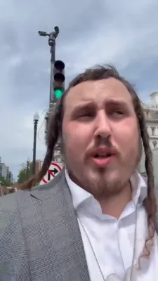 VIDEO: Scenes Outside White House as Admorim and Rabbanim Arrive for Historic Meeting