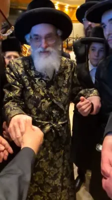 The Vizhnitzer Rebbe Shlit"a Visits the Headquarters of the 'Lemaan HaTorah' Campaign Organized by the 'Keren Olam HaTorah' Organization