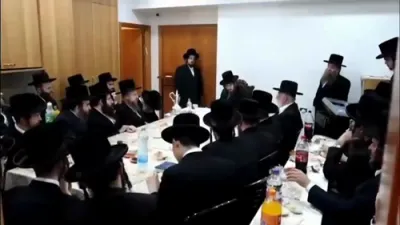 The Sadigura Rebbe Shlit"a Holding a Seudas Siyum on Seder Moed at His Residence, With a Close Circle of Mekuravim.