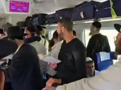 Uman Travelers Hold Mincha and Krias HaTorah Aboard Train on Tzom Gedaliah