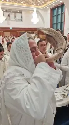 Motzaei Yom Kippur: Rabbi Yigal Cohen Blowing the Shofar at the Conclusion of Tefillas Neilah