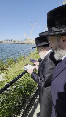 Tashlich and Kapparos by the Liska Rebbe Shlit"a