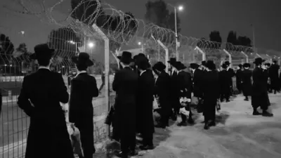 Shmueli Ungar & Naftali Kempeh - Mi Lashem Elai