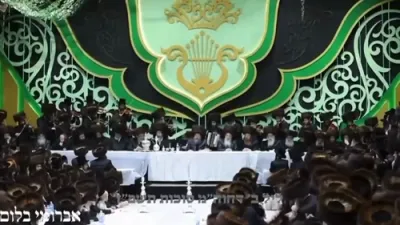 Kol Neginas Hakinnor: Older Chassidim Play Violins in Bobov-45 on Sukkos 5787