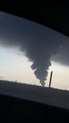 SMOKE PLUME SHOCK: Unconfirmed Houthi Attack Fuels Major Fire at Saudi Refinery Near Jeddah