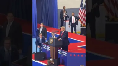 RALLY SECURITY ALERT: Secret Service Agents React as Man Rushes Forward During Trump's Alaska Speech