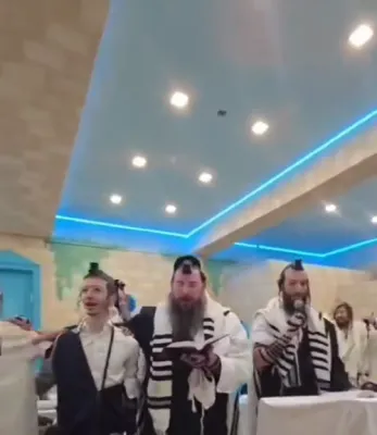 Joyful Hallel Tefillos in Lakewood Accompanied by Musician Yoeli Weiss