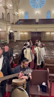 Musical Rosh Chodesh Hallel Brings Joyful Tefillos to Manhattan Shul
