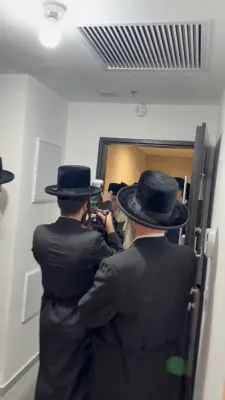 "Likvoa Mezuza": The Sanzer Rebbe Shlit"a at the Kveias Mezuza in the New Home of the Nagid Reb Shmilo Rosenberg in Kiryat Sanz, Netanya