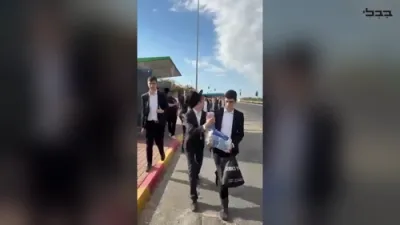 Chareidi Protesters Block Highway 4 Over Arrests of Yeshiva Bochurima