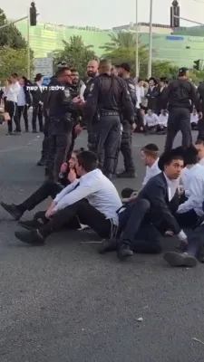 Chareidi Protesters Block Highway 4 After Yeshiva Bochur Detained and Transferred to Military Police