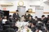 כ"ק אדמו"ר מטאהש שליט"א ביים טיש ר"ח אדר אין ביהמ"ד טאהש אין וויליאמסבורג