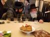 הגה"צ רבי שאול אלתר שליט"א איז זיך משתתף ביי א חתונה לבן אחד מחסידיו