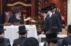 כ"ק אדמו"ר מסאטמאר שליט"א  בתפילת שחרית ולחיים מיט תלמידי ישיבה קטנה מעיין התורה ד'סאטמאר ב"פ
