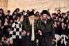 כ"ק אדמו"ר מוויזניץ שליט"א ביים מתפלל זיין ביים כותל המערבי און ביי די ציונים הקדושים אויפ'ן הר הזיתים לרגל די שמחת הבר מצוה פון נכדו 