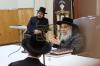 כ"ק אדמו"ר מסאטמאר שליט"א  בשיעור סוגיא פאר א קבוצה  תלמידי הישיבה ד'סאטמאר 