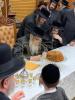 Main image for כ"ק אדמו"ר מסאטמאר שליט"א ביים אריינשרייבן א אות אין די ספר תורה וואס ווערט געשריבן דורך  הרה"ח ר' שלום יוסף דייטש הי"ו לע"נ אשתו ע"ה 