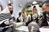 כ"ק אדמו"ר מפינסק קארלין שליט"א  ביי תפילת שחרית אין אתרא קדישא מירון 