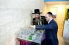 קביעת מזוזה אין די נייע קינדער גארטן פאר קינדער מיט ספעציעלע געברויכן דורך  "בלב אחד" אין ירושלים