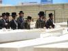 כ"ק אדמו"ר מוויזניץ שליט"א ביים ציון פון זקינו הרה"ק בעל אהבת ישראל מוויזניץ זי"ע ביומא דהילולא קדישא - בילדער א.ו