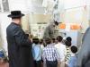 קינדער פון מוסדות סאטמאר אין בית שמש זענען געגאנגען לערנען איבער הפרשת חלה אין די "געשמאק בעקערי"