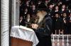 כ"ק אדמו"ר מסאטמאר שליט"א איז מתפלל אין אוהל אדמור"י סאטמאר זצ"ל לרגל די שמחת החתונה פון א אייניקל