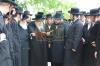 כ"ק אדמו"ר מסאטמאר שליט"א איז מתפלל אין אוהל אדמור"י סאטמאר זצ"ל לרגל די שמחת החתונה פון א אייניקל