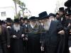 כ"ק אדמו"ר מבעלזא שליט"א ביים לויה פון המשפיע הגה"צ רבי דוד מאיר ווייס זצ"ל אין קרית בעלזא בירושלים
