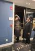הגה"צ אב"ד בית הילל שליט"א ביים קביעות מזוזה אין די נייע 'ריגעל זילבער' געשעפט אין קרית יואל וחתימת שטר שותפות צום אפקויפן א זכות אינעם נייעם בנין פון ישיבה בית הילל אין מאנסי