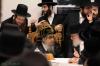 כ"ק אדמו"ר מסאטמאר שליט"א בקביעות מזוזה אין ביהמ"ד תפילה למשה - 16 עוו. ד'קהל יטב לב ד'סאטמאר ב"פ