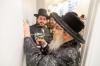 כ"ק אדמו"ר מסאטמאר שליט"א בקביעת מזוזה אין די ניי-פארגרעסערטע "גדר" פילטערינג הויפקואורטיר אין ב"פ