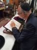א בליק אין כלל ישראל'ס שול  