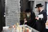 כ"ק אדמו"ר מסאטמאר שליט"א ביים ציון פון אמו הרבנית הצדיקת מסאטמאר ע"ה אין טאג פונעם יארצייט