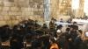 כ"ק אדמו"ר מבעלזא שליט"א ביים כותל המערבי לרגל די חתונה פון נכדו 