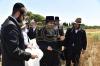 אדמורי"ם ורבנים ביי קצירת חיטים לקראת יו"ט פסח תשפ"א אין די בעקעריי פון טיב המצות 