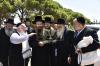 אדמורי"ם ורבנים ביי קצירת חיטים לקראת יו"ט פסח תשפ"א אין די בעקעריי פון טיב המצות 