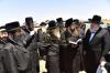 אדמורי"ם ורבנים ביי קצירת חיטים לקראת יו"ט פסח תשפ"א אין די בעקעריי פון טיב המצות 