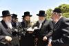 אדמורי"ם ורבנים ביי קצירת חיטים לקראת יו"ט פסח תשפ"א אין די בעקעריי פון טיב המצות 
