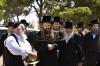 אדמורי"ם ורבנים ביי קצירת חיטים לקראת יו"ט פסח תשפ"א אין די בעקעריי פון טיב המצות 