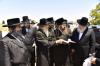 אדמורי"ם ורבנים ביי קצירת חיטים לקראת יו"ט פסח תשפ"א אין די בעקעריי פון טיב המצות 