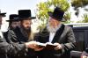 אדמורי"ם ורבנים ביי קצירת חיטים לקראת יו"ט פסח תשפ"א אין די בעקעריי פון טיב המצות 